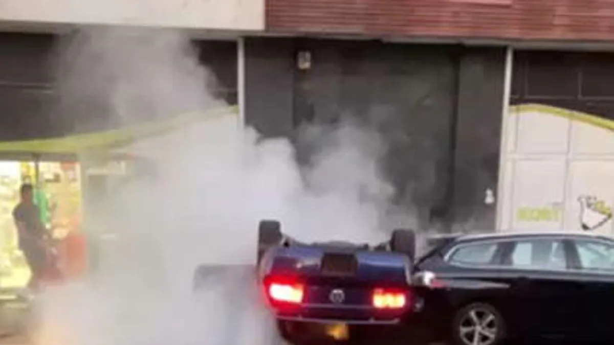 U Banjoj Luci je jučer došlo do teške saobraćajne nesreće u kojoj su povrijeđene dvije osobe, a više vozila je oštećeno.