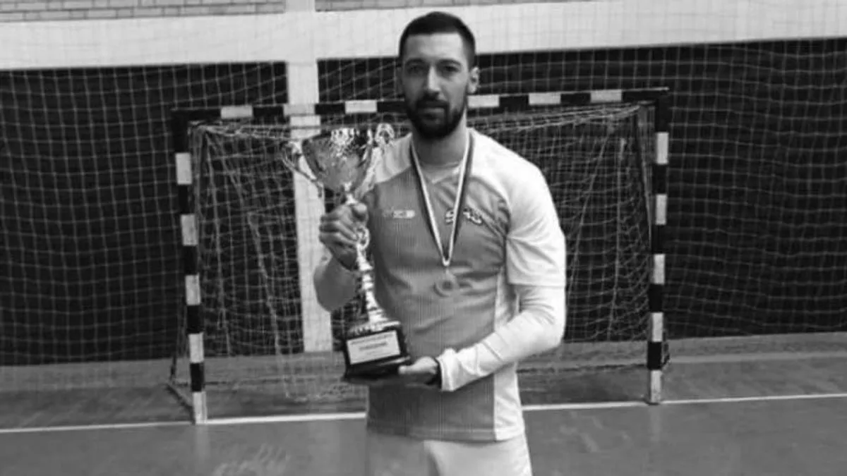 Četvero teško povređenih putnika prevezeno je u Urgentni centar, a vatrogasci su zajedno sa službom Hitne pomoći hitno intervenisali kako bi izvukli preživele iz buktinje.