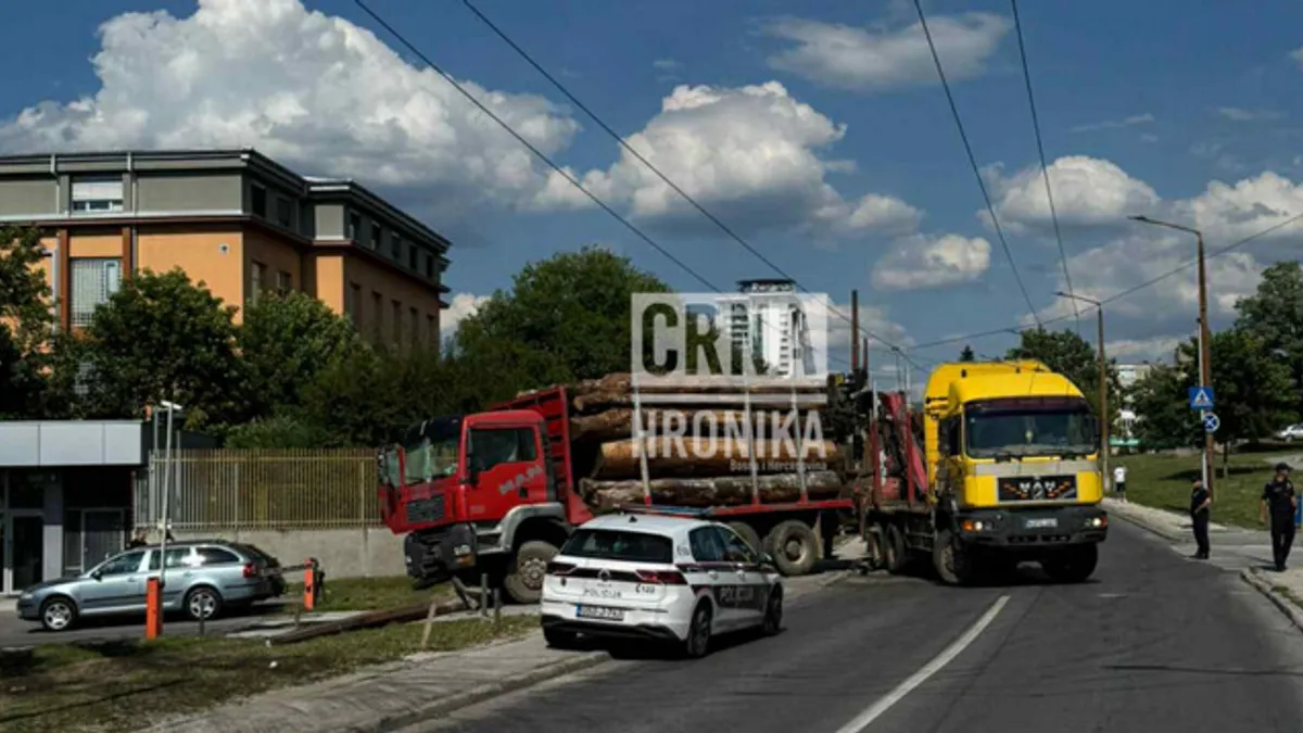 U ovom dijelu grada je trenutno velika gužva jer se saobraćaj odvija jednom trakom