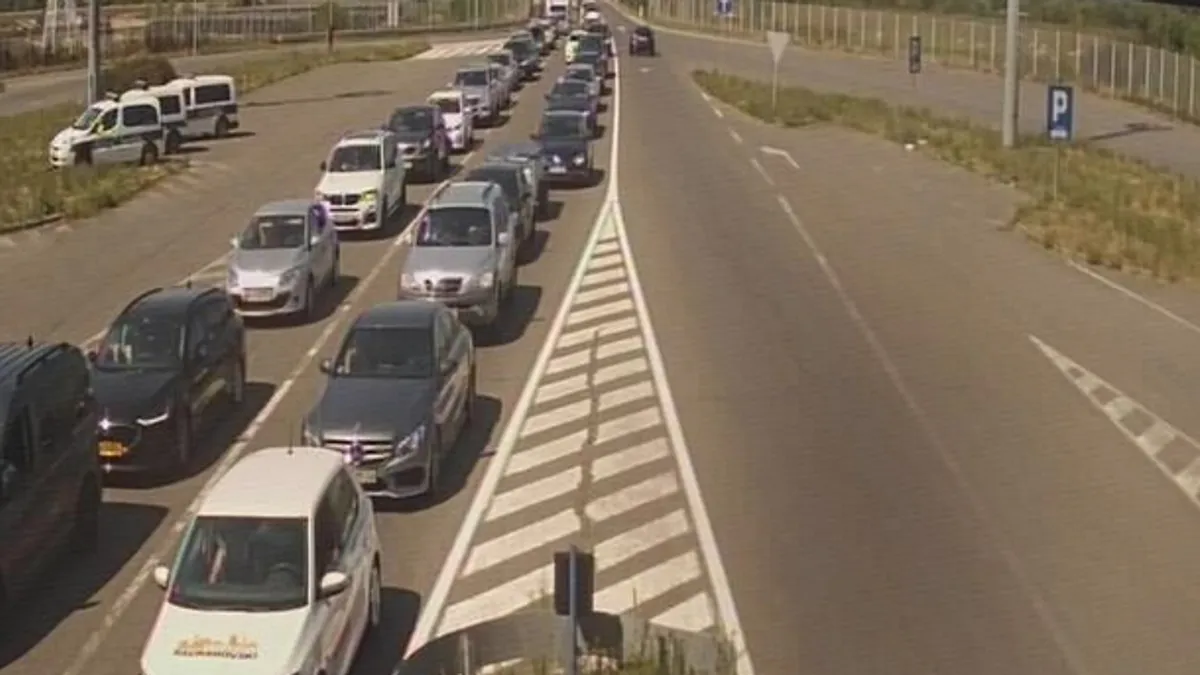 Radovi su aktuelni na dionici autoceste Podlugovi-Sarajevo sjever, kao i na nekoliko magistralnih cesta