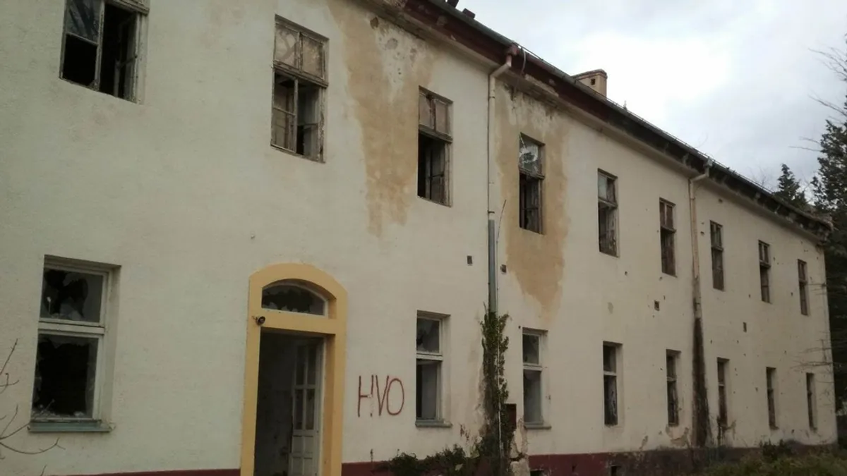 Prema njegovim riječima, oko 3.000 Bošnjaka završilo je u logorima HVO-a, među kojima su “Dretelj”, “Gabela” i “Heliodrom”