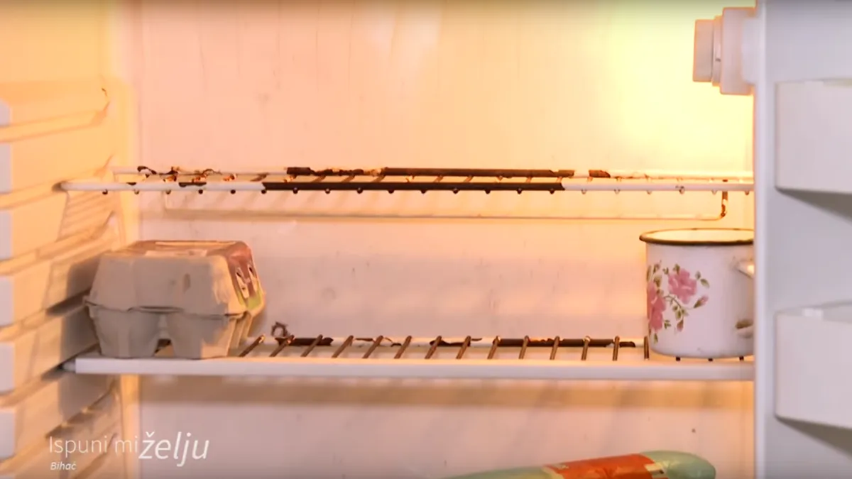 Prije šest godina mi je kuća izgorjela. Sreća niko nije bio u kući, da je bio, ne bi se spasio.