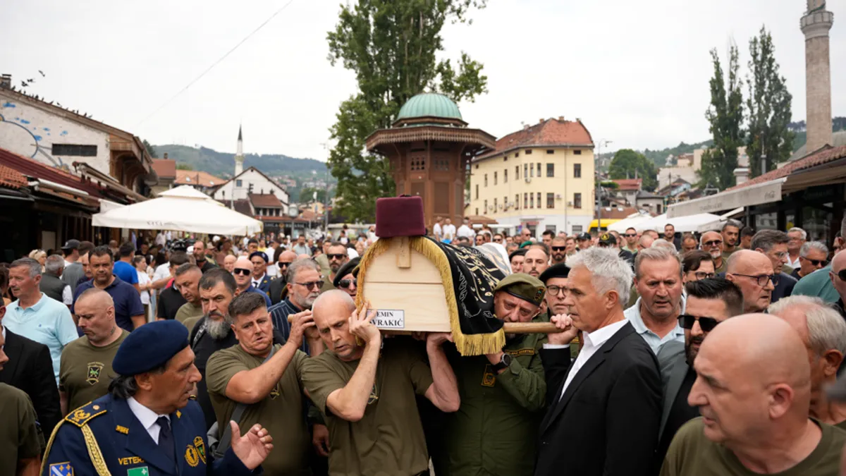 Iza nas je još jedan težak i bolan dan. Iza nas je dan u kojem smo na ahiret ispratili našeg hadži Emina Švrakića.