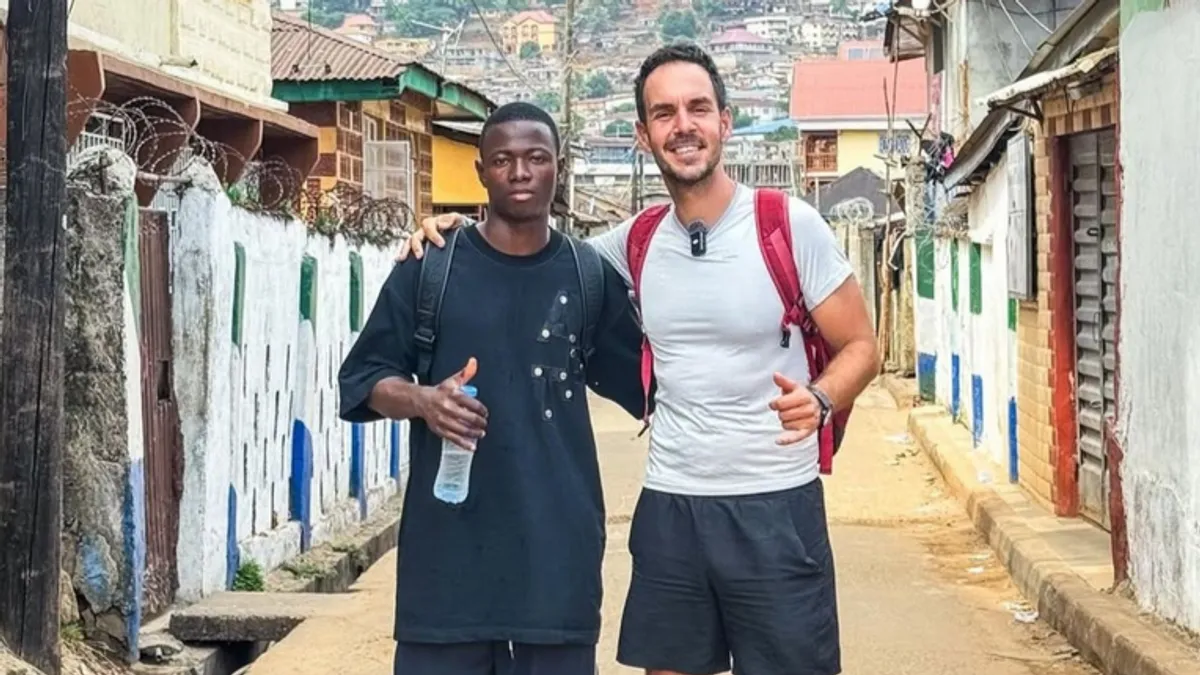 Ranije je napisao da je Sierra Leone šesta i posljednja zemlja njegovog putovanja zapadnom Afrikom. 