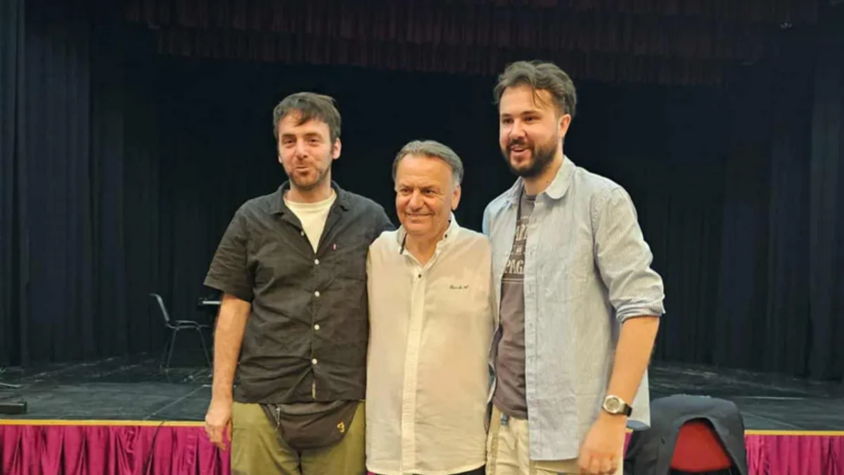 Topla atmosfera, neposredna komunikacija s publikom i prepoznatljiv duh njegovog humora učinili su ovu večer nezaboravnom