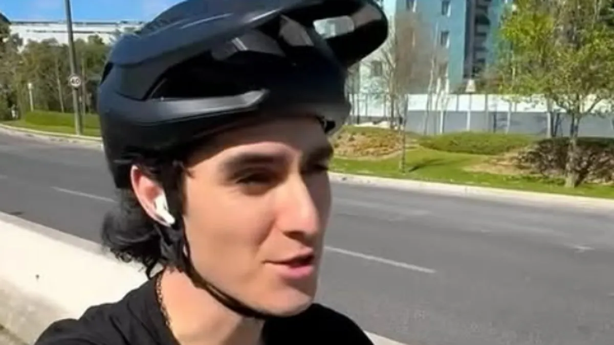 Upoznao sam ovu nevjerovatnu Bosanku u gradu i pomogla mi je otići u policijsku stanicu kako bih podnio prijavu, naveo je