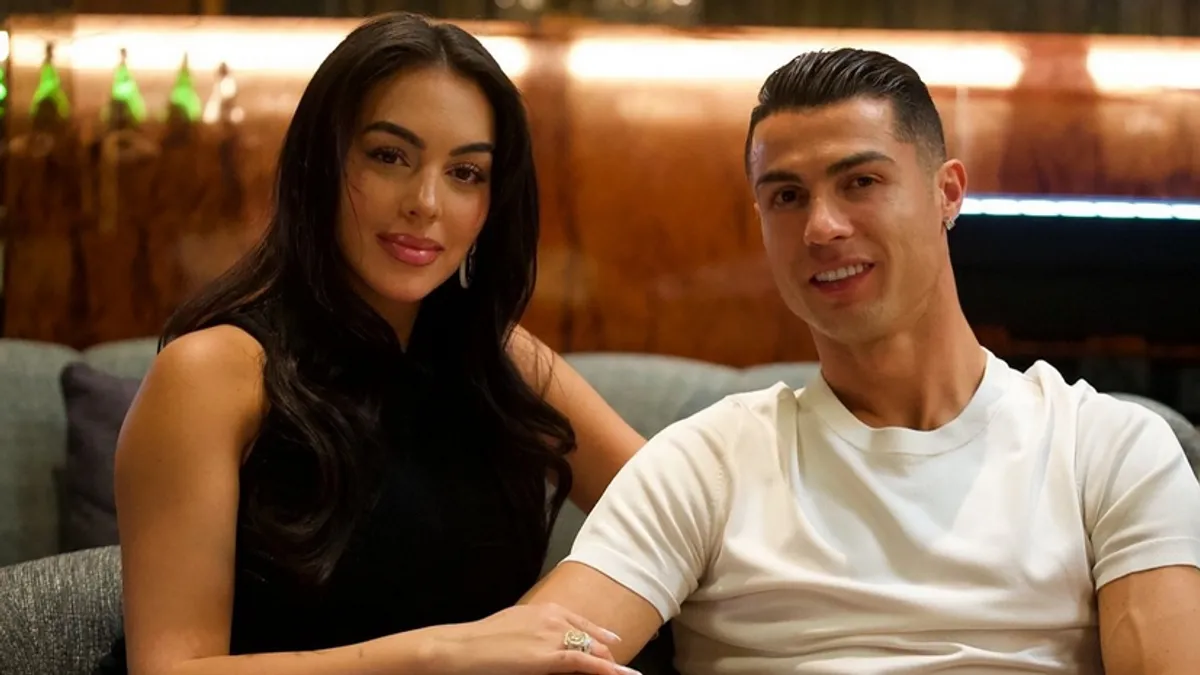 Oni su se upoznali 2016. godine, dok je ona radila kao prodavačica u dizajnerskoj trgovini Gucci u Madridu.