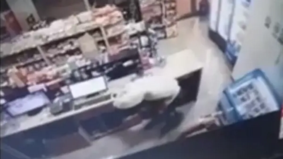 Pljačka se dogodila u 5:30 sati, a počinilac je uz prijetnju pištoljem oteo novac iz kase