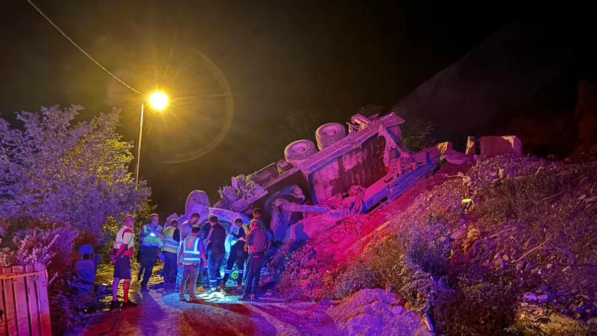 Nesreća kod Zenice: Kamion s radnicima sletio s puta, dvoje povrijeđenih