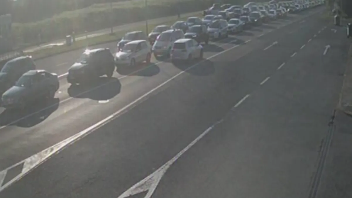 Povećan je broj saobraćajnih nezgoda, najčešće uslijed vožnje neprilagođene uslovima na putu, kao i zbog nepoštivanja drugih saobraćanih propisa.