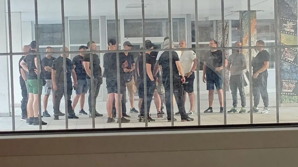 'Večeras pucate po šavovima': Građani okupirali ulice u 30 srbijanskih gradova