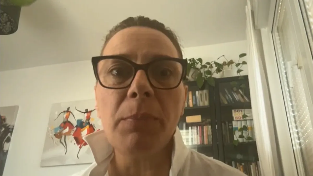 Svi ti akteri sramnih, krvavih, devedesetih zločinačkih, huškačkih, nacinalističkih godina su i dalje na političkoj sceni Srbije, kaže Lalić