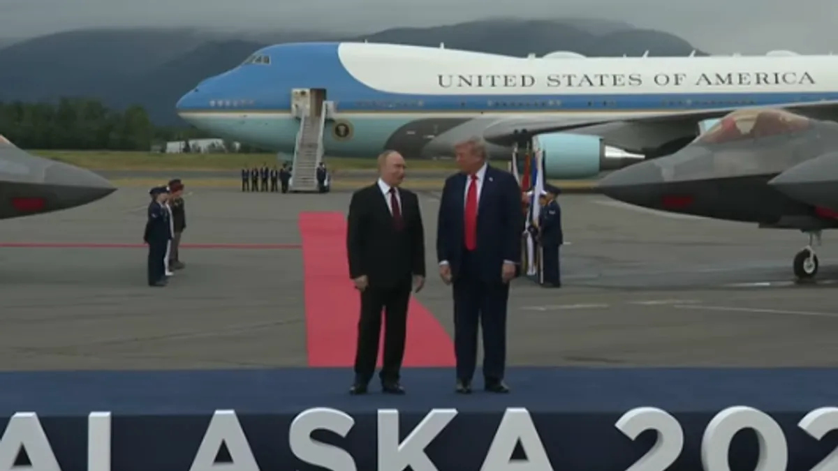 Trump je na pisti uz crveni tepih dočekao Putina nakon što je ruski predsjednički avion sletio u Anchorage