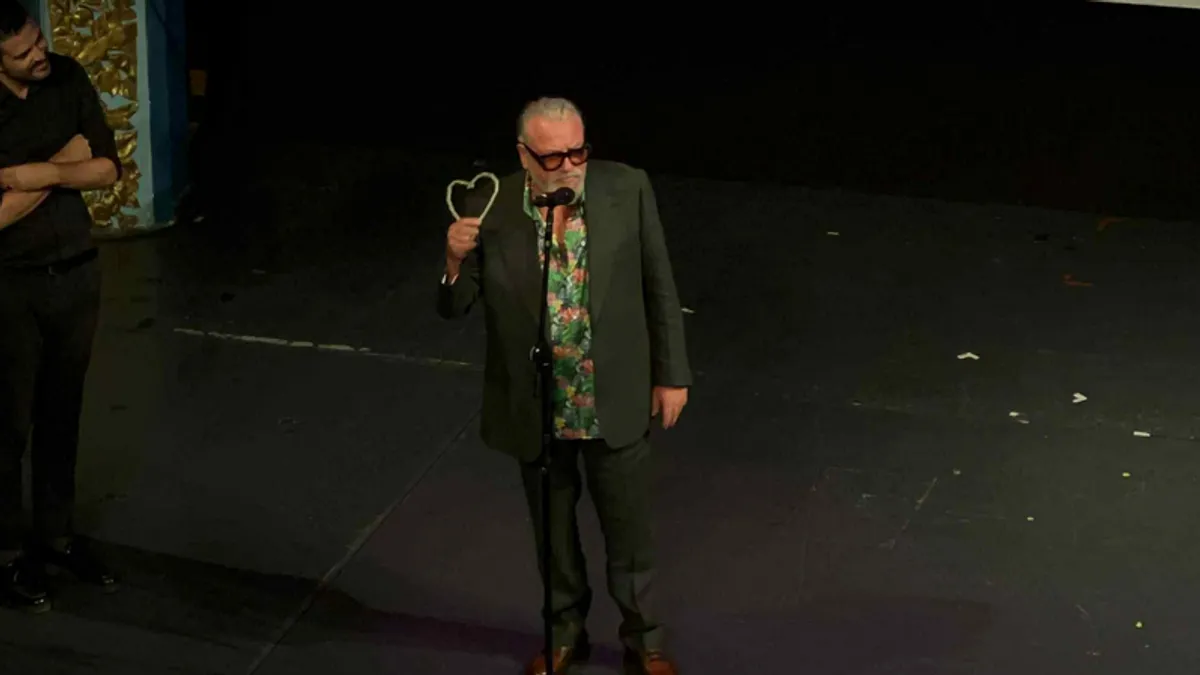 Winstone je jedan od najplodnijih glumaca Ujedinjenog Kraljevstva, koji iza sebe ima više od četrdeset godina u industriji