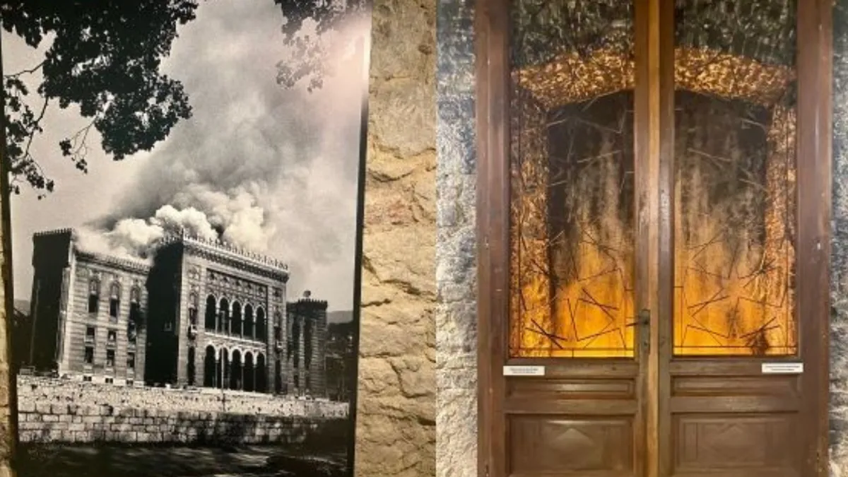 Za vrijeme opsade Sarajeva, od 1992. do 1995. godine, Vijećnica je bila više puta granatirana