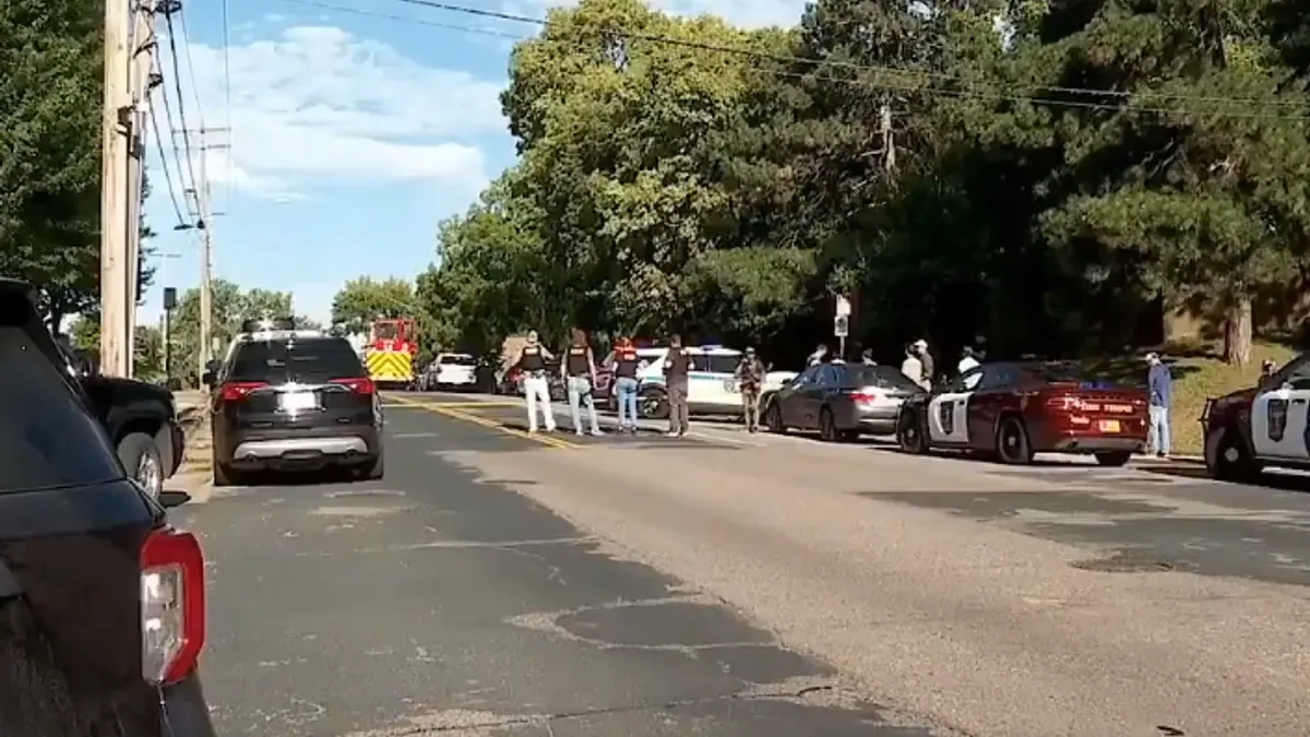 Grad Minneapolis je rekao da je da napadač "pod kontrolom" policije