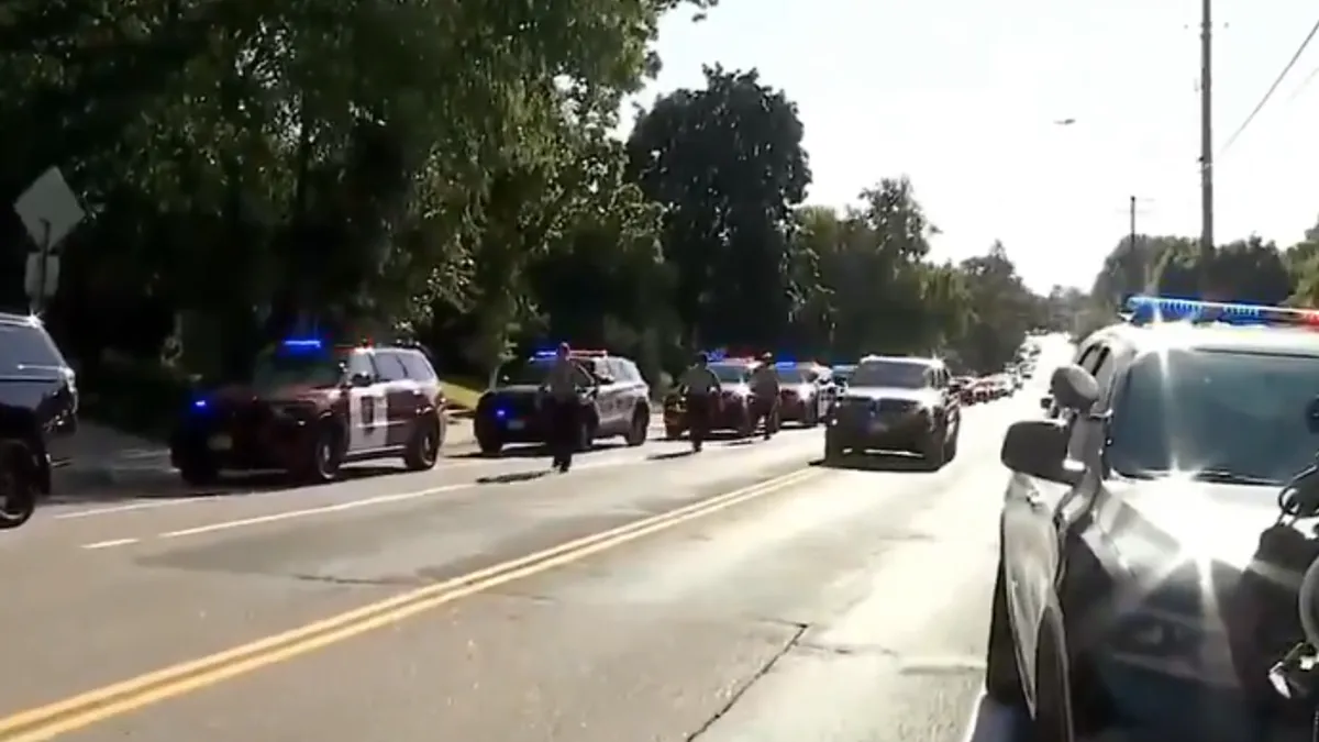 Grad Minneapolis je rekao da je da napadač "pod kontrolom" policije