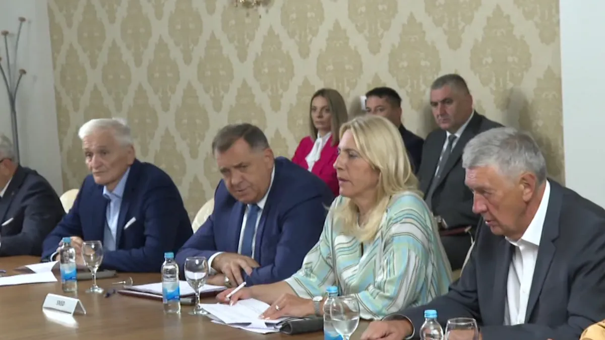 Oni pokušavaju da se dodvore američkoj administraciji prikazujući sebe kao žrtve, ističe direktor IFIMES-a Zijad Bećirović