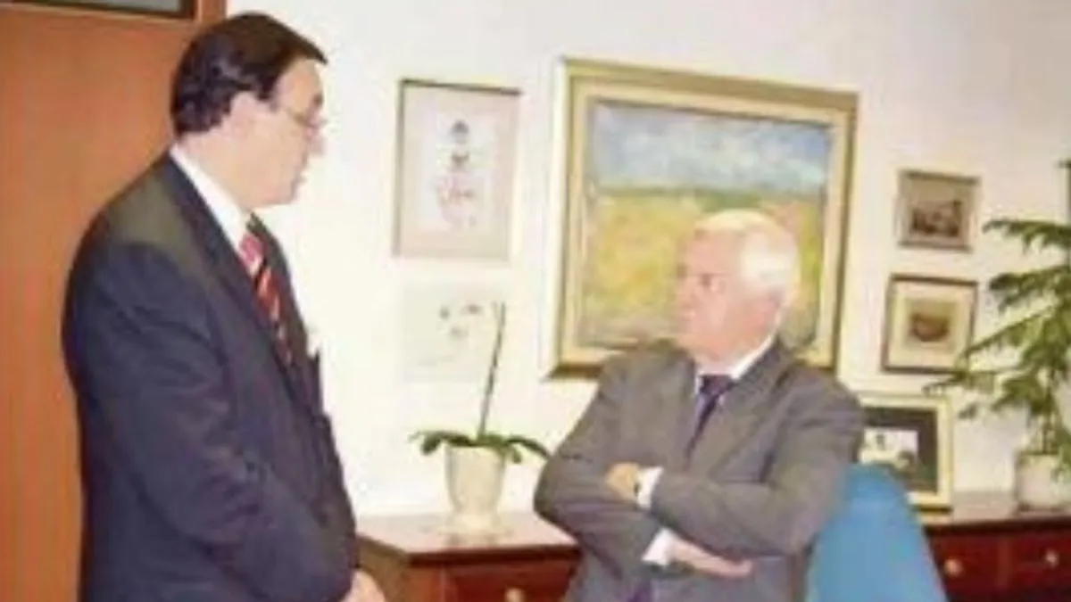 Uvijek me je interesiralo kako su Aliju Izetbegovića vidjeli stranci kroz svoje naočale...