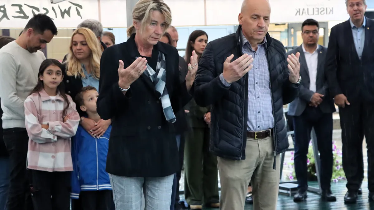 Granata ispaljena s agresorskih položaja Vojske RS iz pravca Nedžarića ubila je 11, dok je teže i lakše ranila 53 Sarajlija