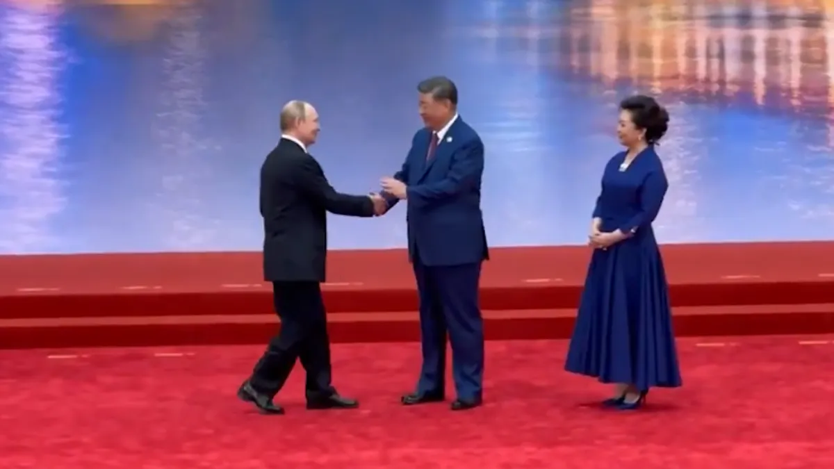 Ruski predsjednik je stigao u Kinu ranije u nedjelju u okviru četverodnevne posjete toj zemlji, tokom koje će učestvovati na 25. sastanku Vijeća šefova država ŠOS-a