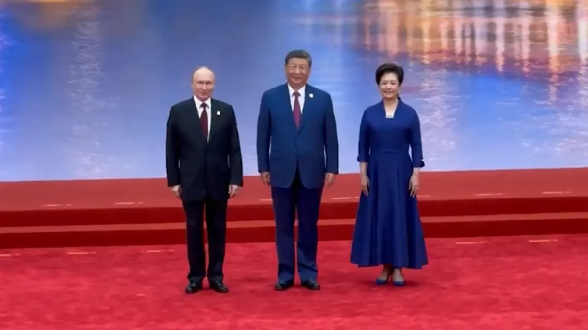 Ruski predsjednik je stigao u Kinu ranije u nedjelju u okviru četverodnevne posjete toj zemlji, tokom koje će učestvovati na 25. sastanku Vijeća šefova država ŠOS-a