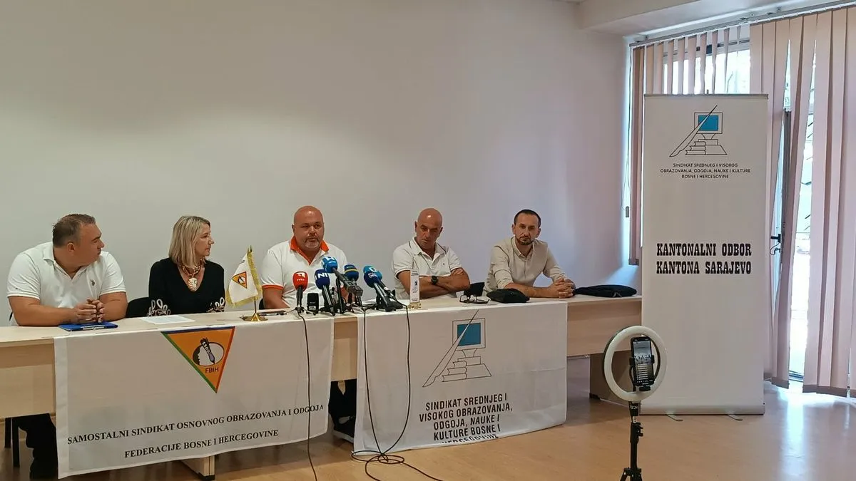 Sindikat je apelirao na sve prosvjetne radnike koji se osjećaju ugroženo da se obrate njihovoj organizaciji i prilože žalbe.