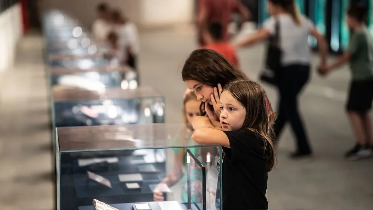 Učesnici su na kraju programa predstavili svoje radove, pojedinačne i zajedničke, uključujući veliki oslikani pano.