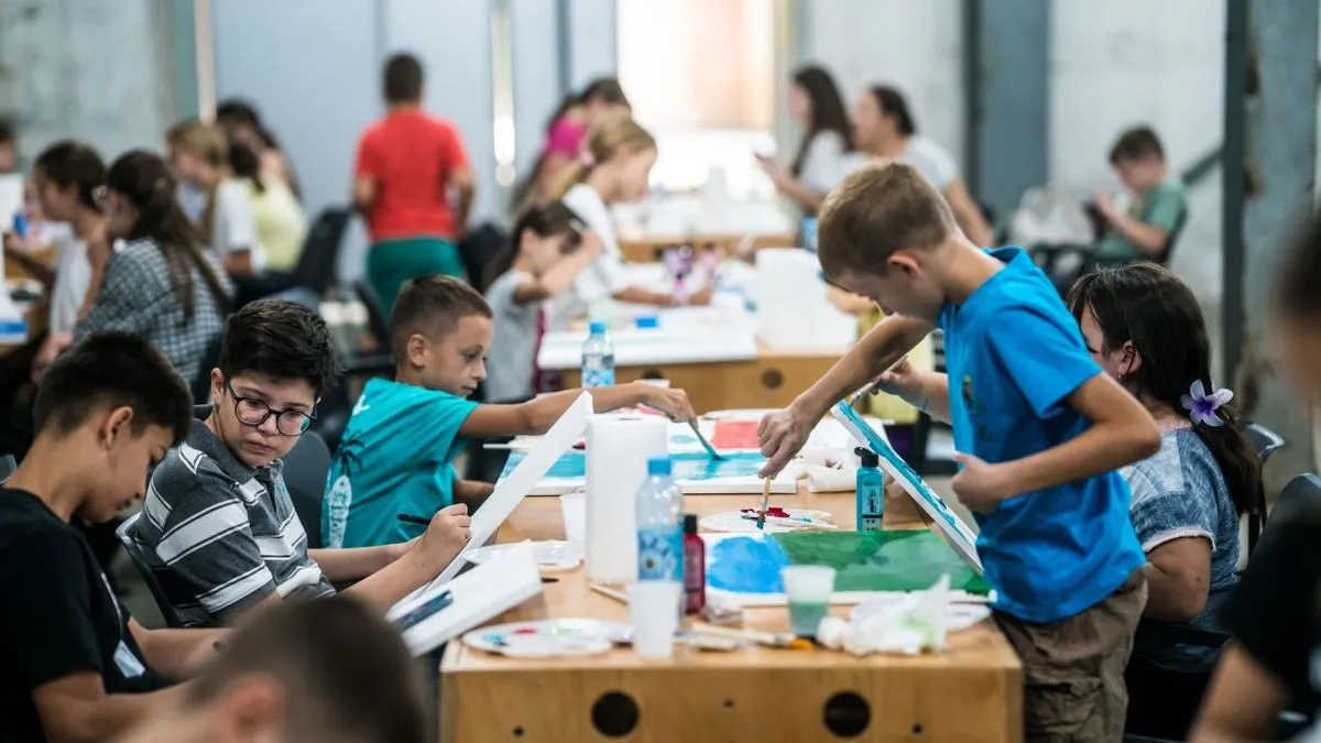 Učesnici su na kraju programa predstavili svoje radove, pojedinačne i zajedničke, uključujući veliki oslikani pano.