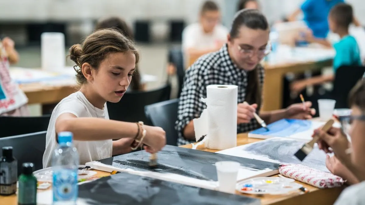 Učesnici su na kraju programa predstavili svoje radove, pojedinačne i zajedničke, uključujući veliki oslikani pano.