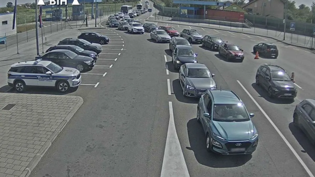 Teretni saobraćaj na Šepku je dozvoljen u određenim terminima, dok vikendom prelazak moguć samo u noćnom terminu.