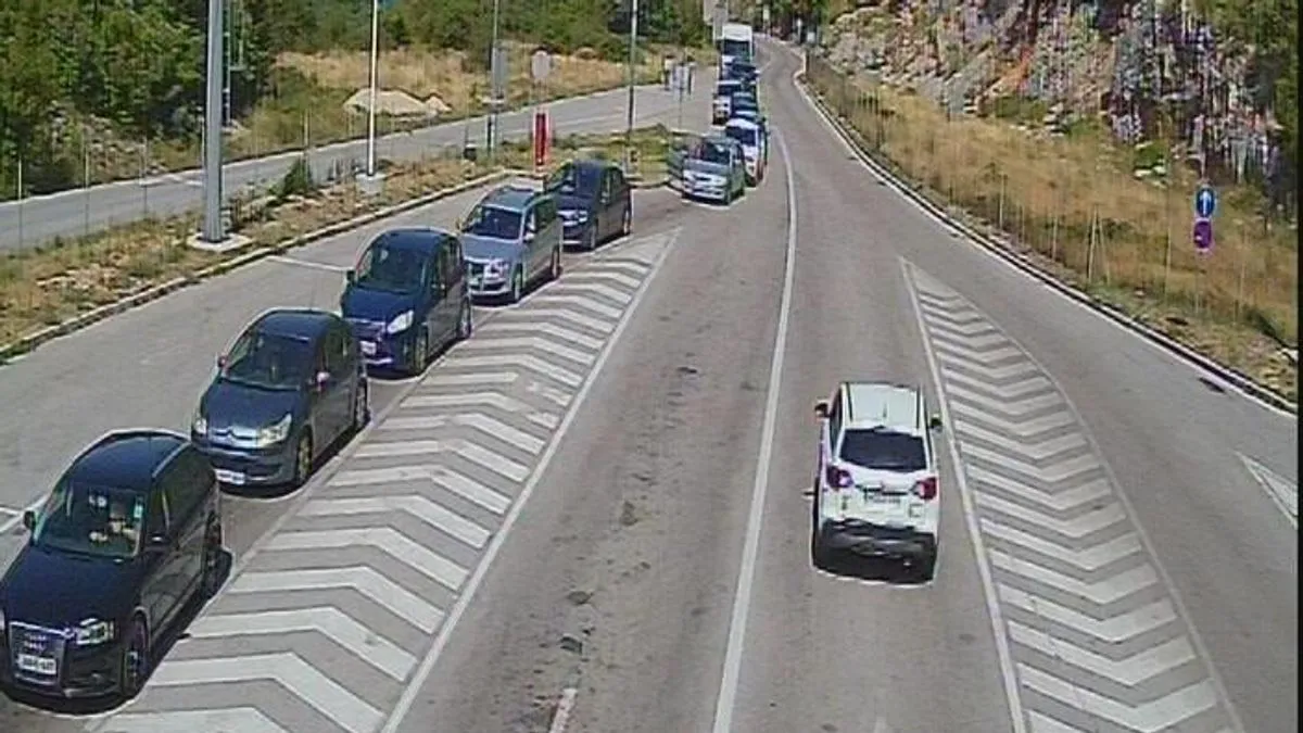 Teretni saobraćaj na Šepku je dozvoljen u određenim terminima, dok vikendom prelazak moguć samo u noćnom terminu.