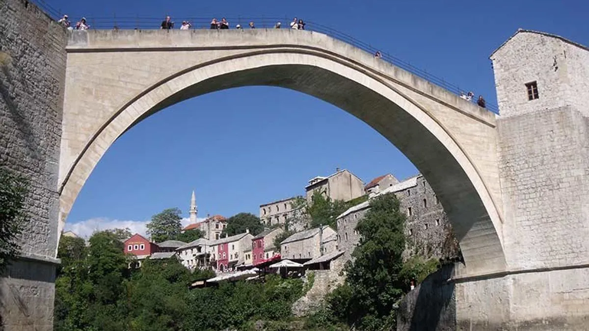 I sutra u Bosni i Hercegovini pretežno sunčano vrijeme, najviša dnevna temperatura zraka uglavnom između 30 i 36 stepeni