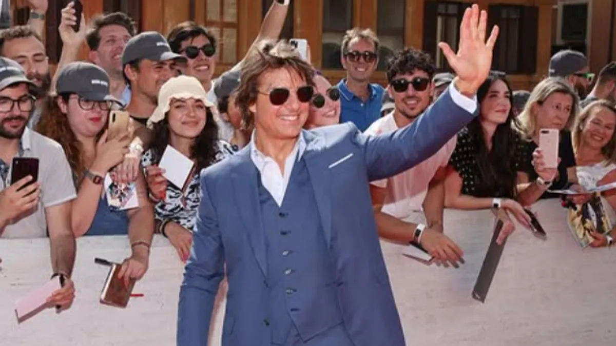 Cruise, član Crkve Scientologije, poznat je po tome što izbjegava politiku, koristeći svoj ugled da podrži vojsku, veterane i svoju religiju.