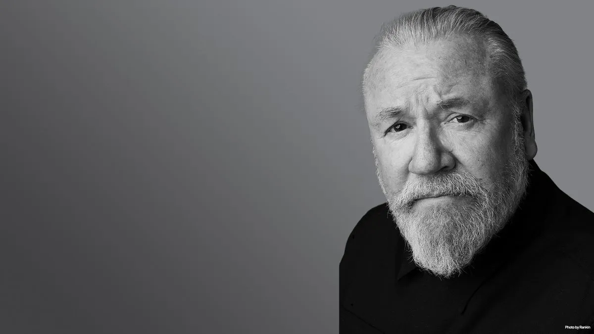 Winstone je jedan od najplodnijih glumaca Ujedinjenog Kraljevstva, koji iza sebe ima više od četrdeset godina u industriji