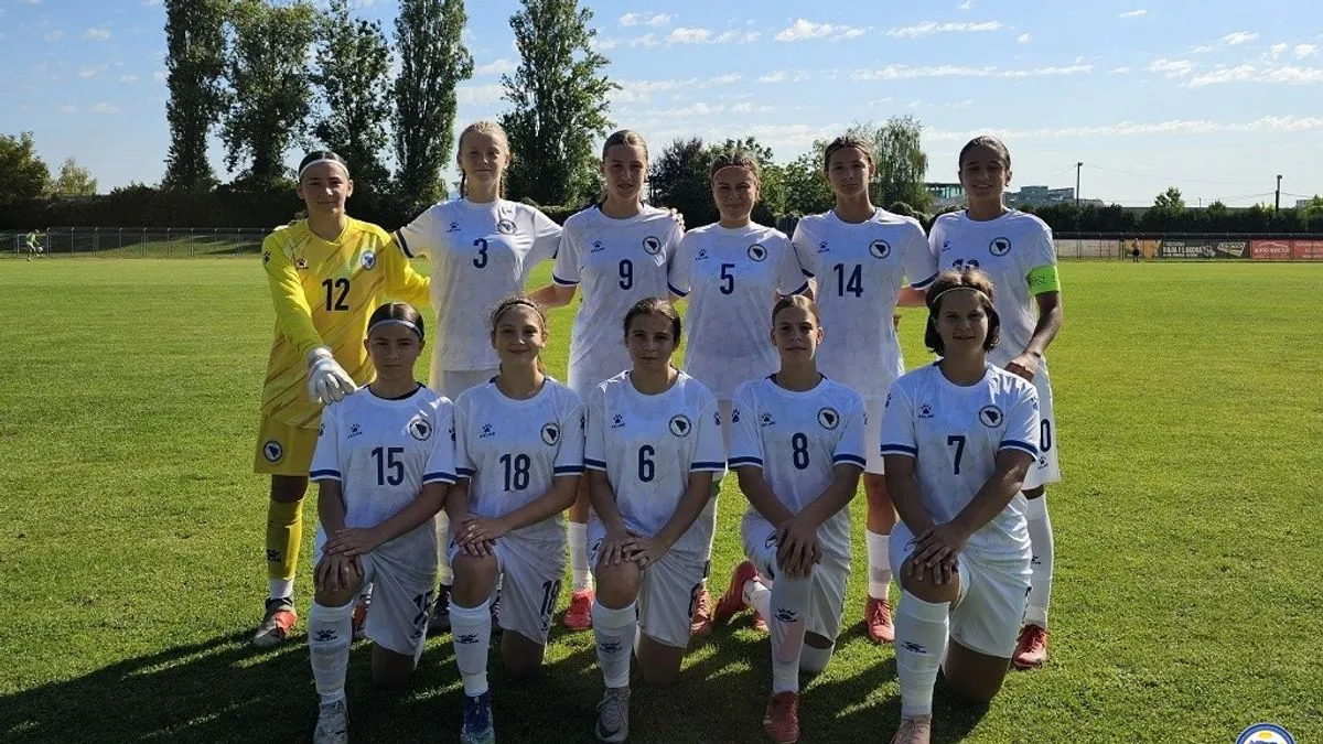 Ženska U-15 reprezentacija Bosne i Hercegovine poražena je juče u Samoboru od Hrvatske sa 2:5, u susretu trećeg kola UEFA razvojnog turnira
