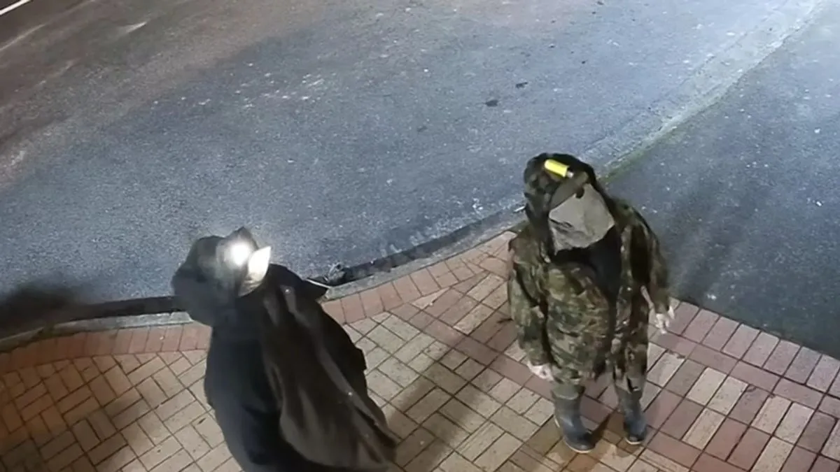 U oktobru prošle godine Phillips i njegova djeca prvi put su viđeni od trenutka nestanka, kada su ih snimili tinejdžeri dok su planinarili.