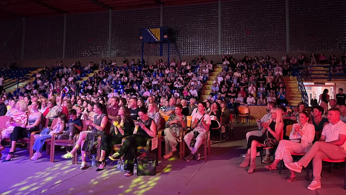 Emocija, kvalitet 14 mladih pjevača biti će presudna. Šest članova žirija i publika kao sedmi biraju najboljeg.