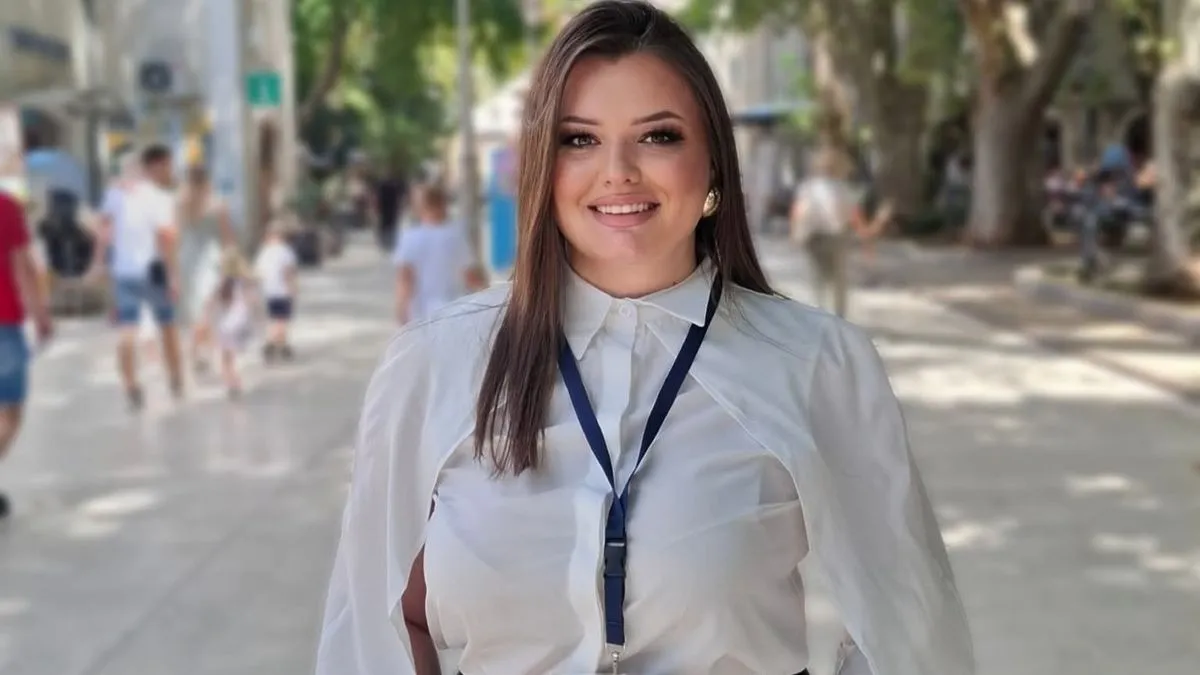 Već sa 17 godina imala je prvu izložbu koja je, kako kaže, bila prekretnica u njenom životu