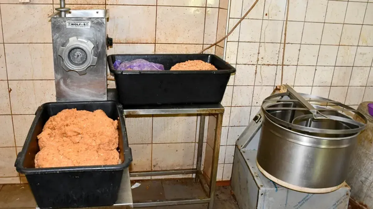 Mesar bez dozvole 'hranio' 3 restorana: Pronađene 3 tone sumnjivog mesa