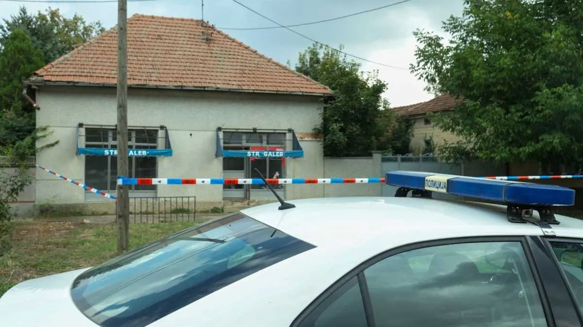 Na licu mjesta su policija i tužilac Višeg javnog tužioca u Pančevu, koji je naložio obdukciju koja će utvrditi tačan uzrok smrti