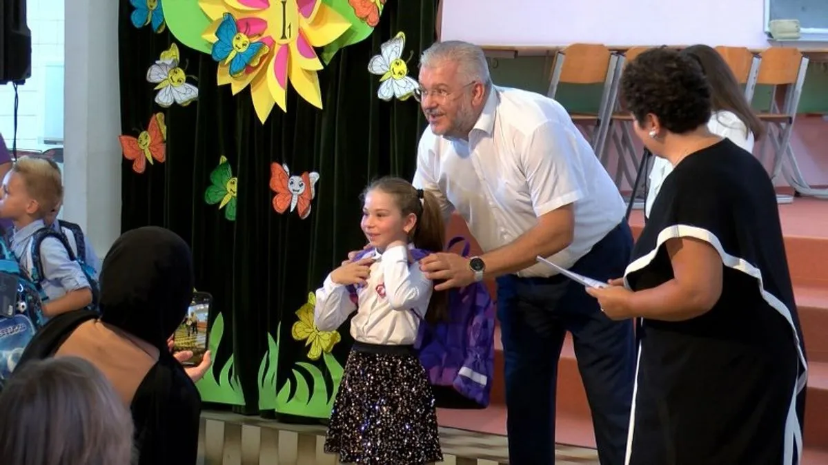 Tom prilikom učenicima i uposlenicima ovih škole poželio je uspješan rad i u ovoj školskoj godini