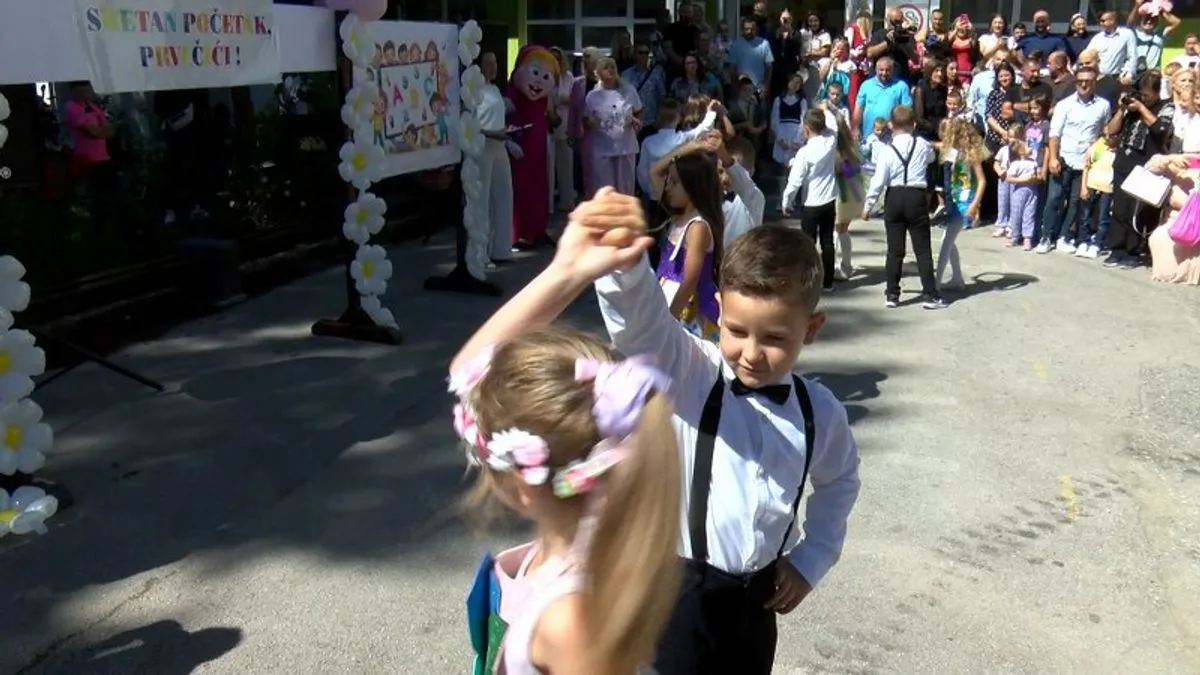 Tom prilikom učenicima i uposlenicima ovih škole poželio je uspješan rad i u ovoj školskoj godini