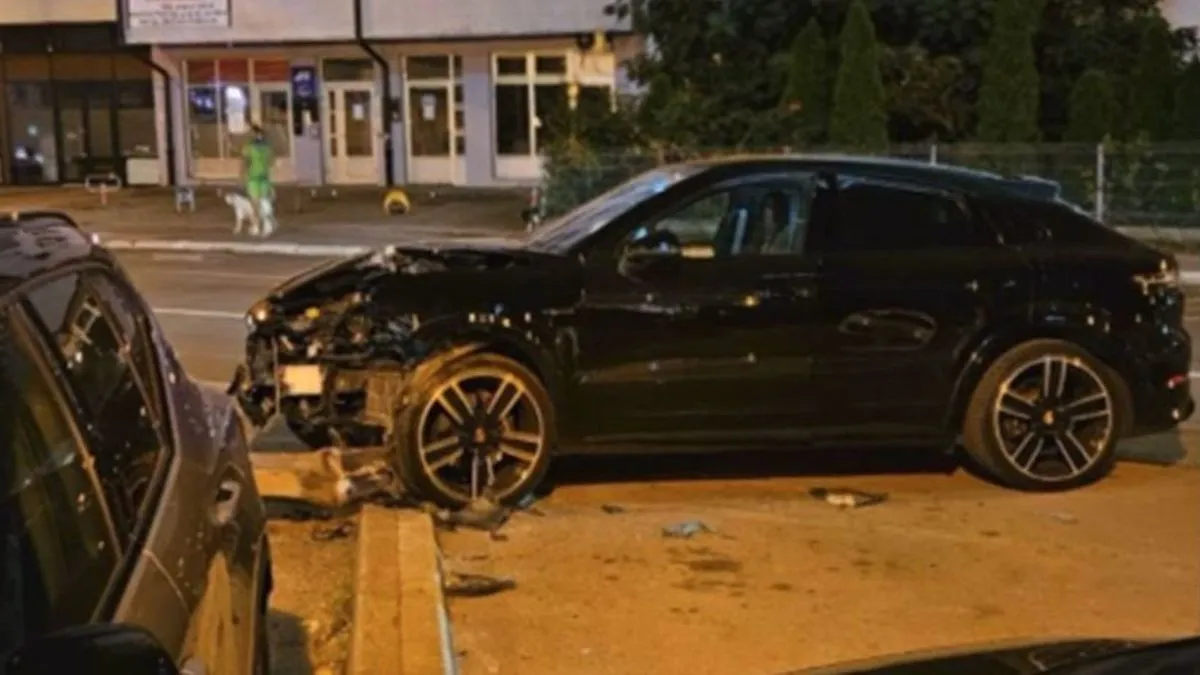 Pijana djevojka Porscheom polupala više auta u BiH: Oborila i stub ulične rasvjete