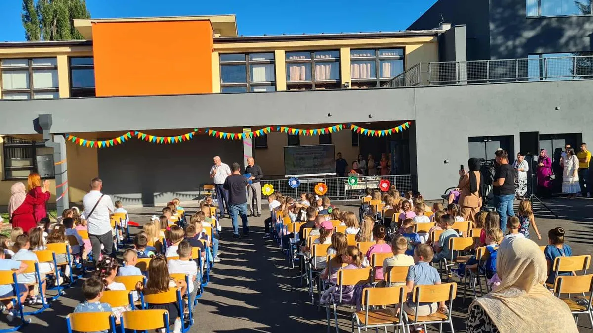 Općinski načelnik Migdad Hasanović sa saradnicima obišao je sve osnovne škole u Vogošći