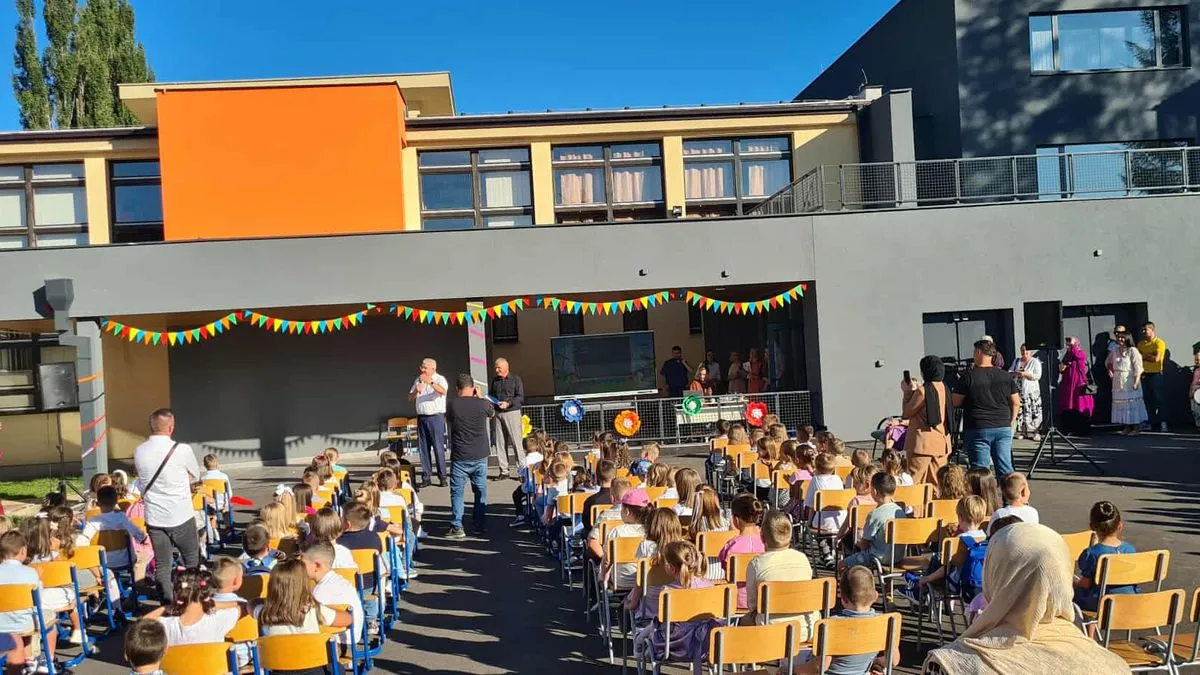 Općinski načelnik Migdad Hasanović sa saradnicima obišao je sve osnovne škole u Vogošći