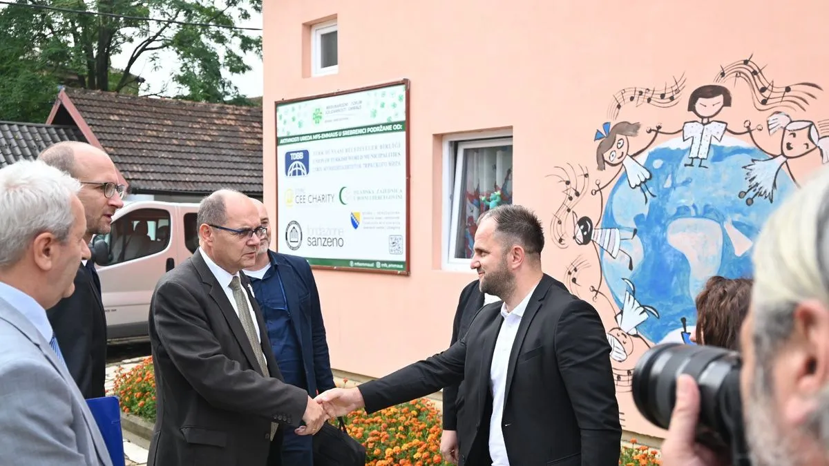 Delegacija je obišla i Dom za starija lica "Hatidža Mehmedović", gdje su razgovarali sa korisnicima...