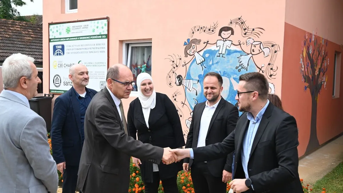 Delegacija je obišla i Dom za starija lica "Hatidža Mehmedović", gdje su razgovarali sa korisnicima...