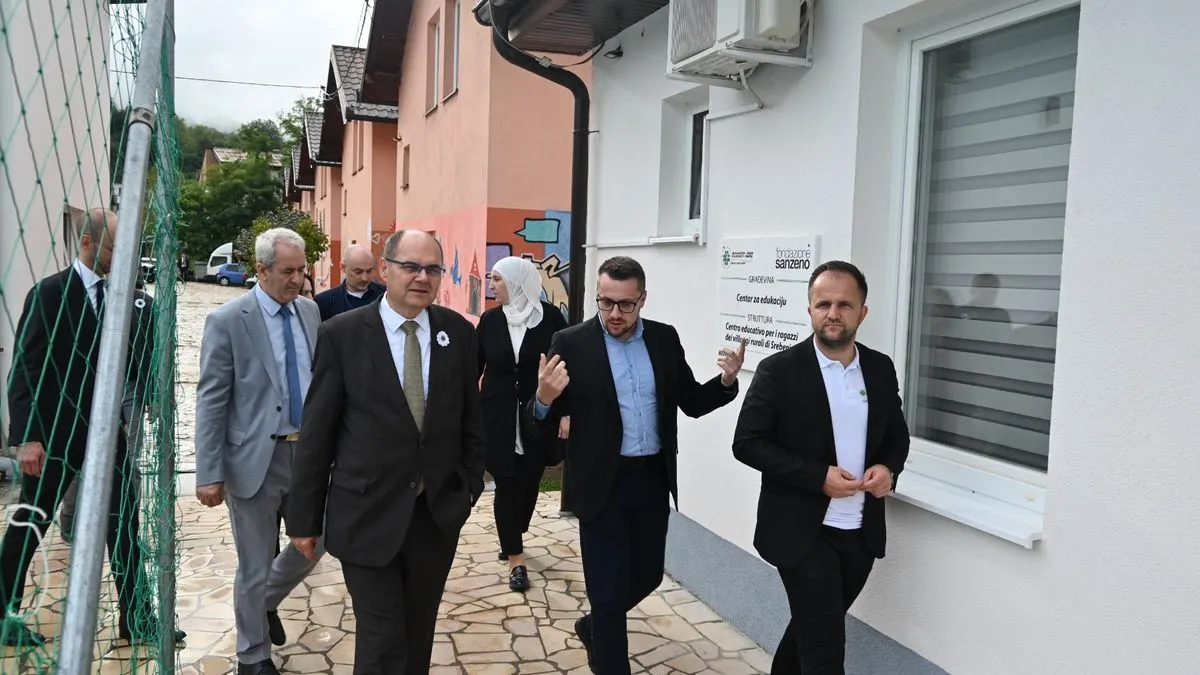 Delegacija je obišla i Dom za starija lica "Hatidža Mehmedović", gdje su razgovarali sa korisnicima...