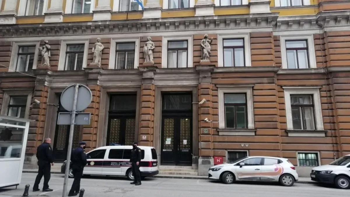 Pritvor je predložen zbog opasnosti da bi osumnjičeni boravkom na slobodi mogli ometati krivični postupak...